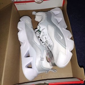 Women's Nike Ryz size 9